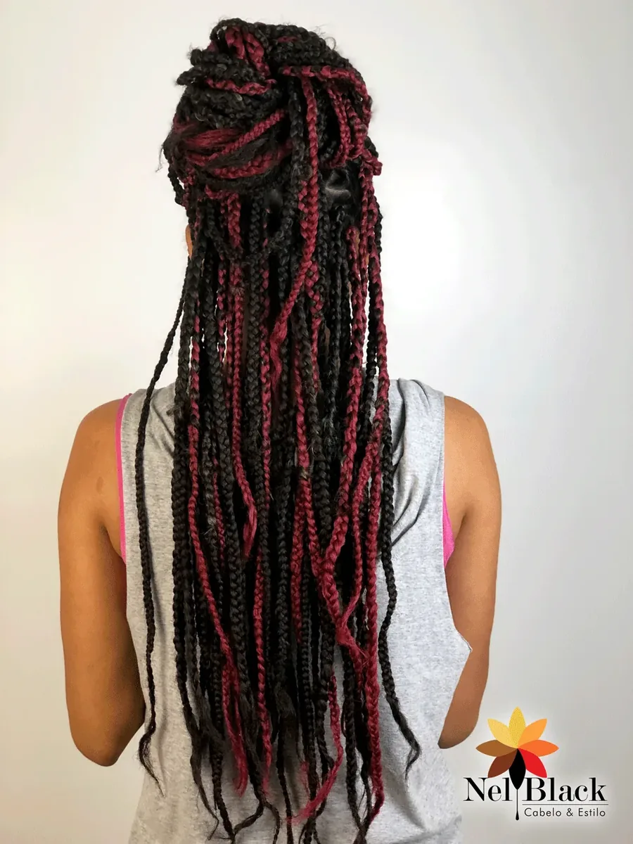 Trabalho em cabelo crespo ou cacheado no Nelblack