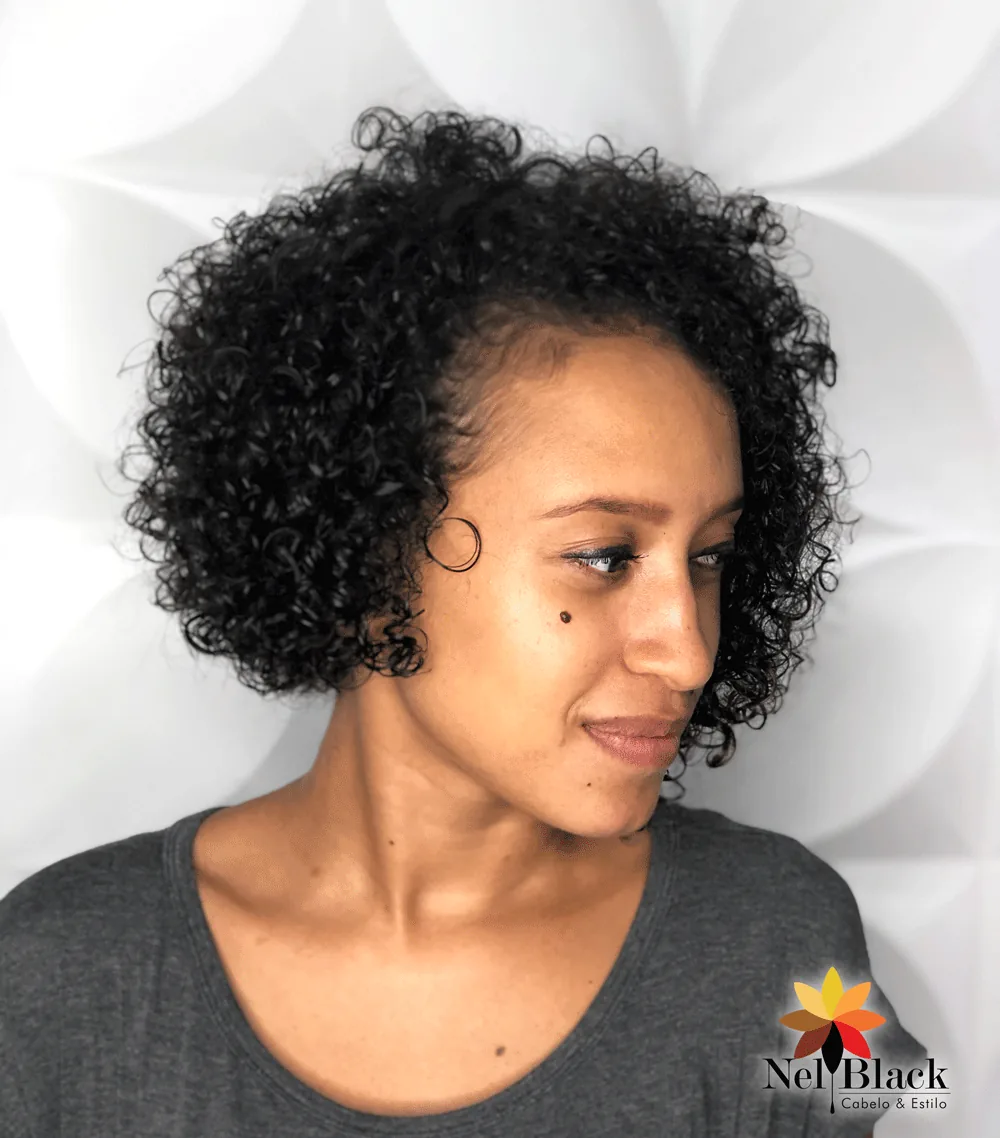 Trabalho em cabelo crespo ou cacheado no Nelblack