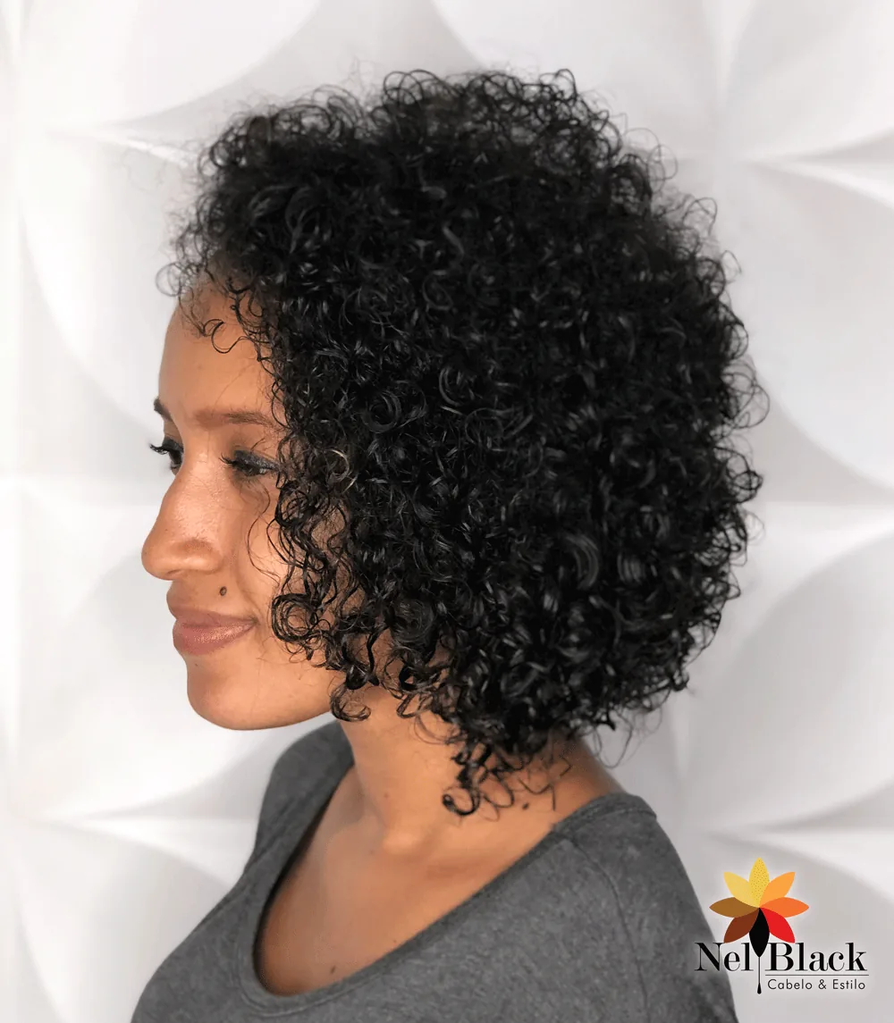 Trabalho em cabelo crespo ou cacheado no Nelblack