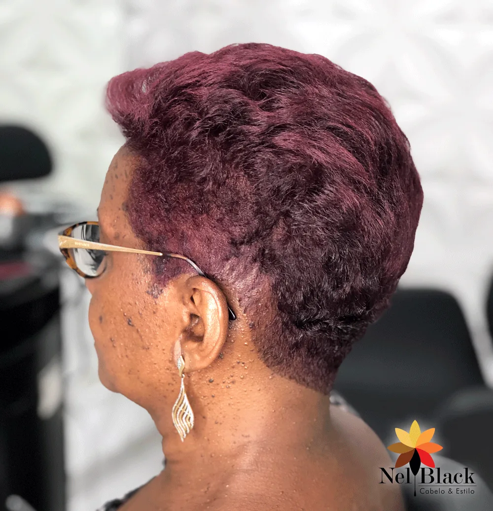Trabalho em cabelo crespo ou cacheado no Nelblack