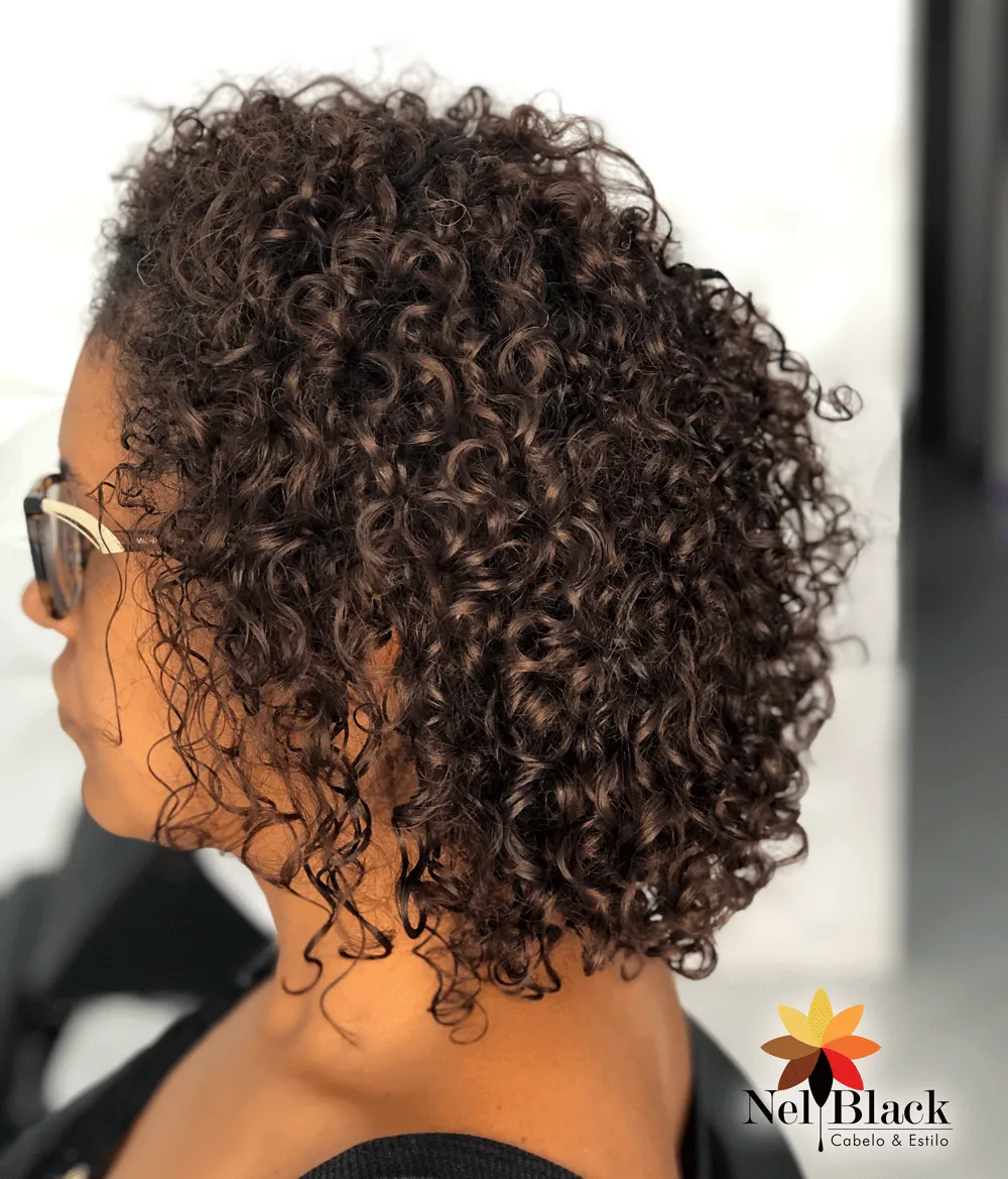 Trabalho em cabelo crespo ou cacheado no Nelblack