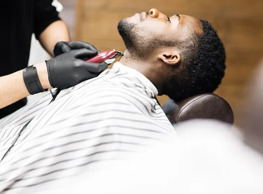 Corte masculino ou barba feitos no Nelblack