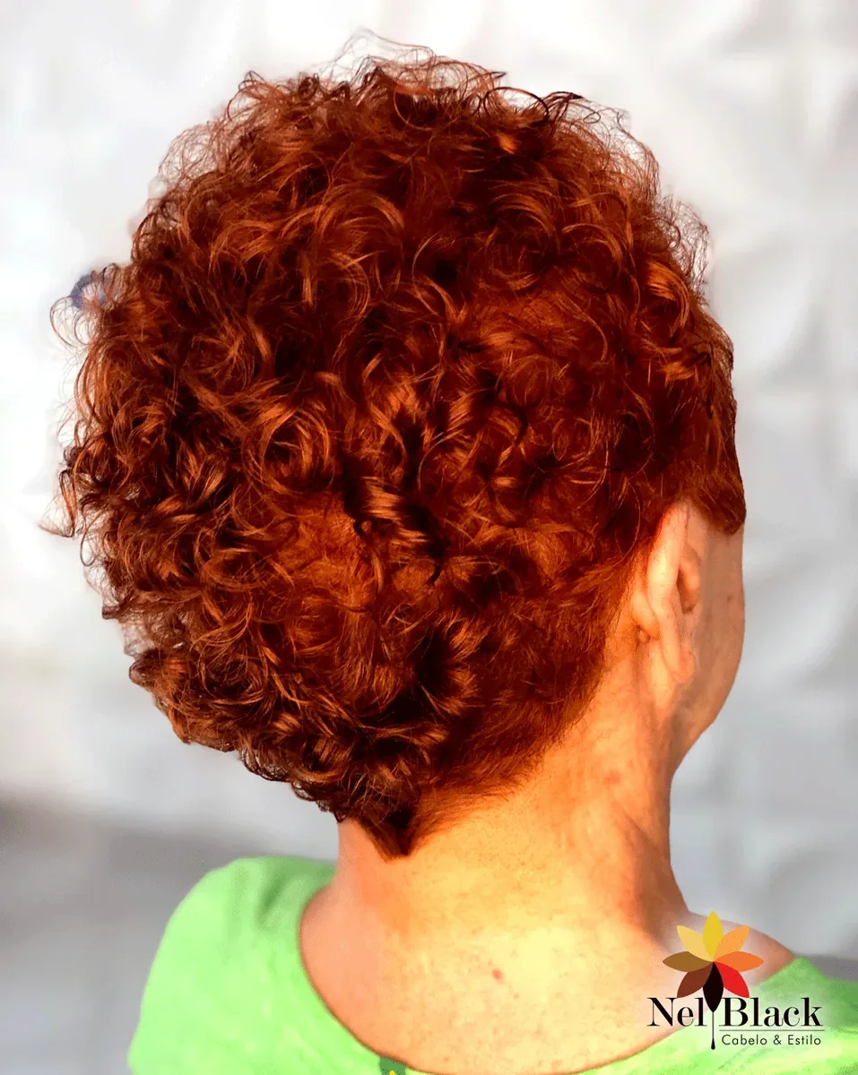 Coloração ou mechas executadas no Nelblack