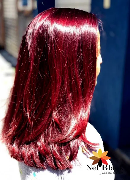 Coloração ou mechas executadas no Nelblack