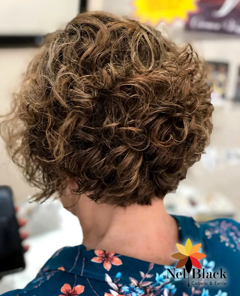 Coloração ou mechas executadas no Nelblack